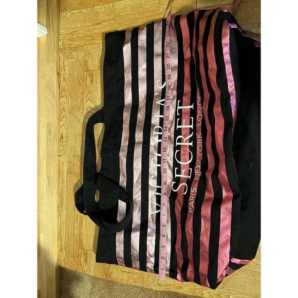 VICTORIA'S SECRET WOMEN'S BLACK / PINK SHINY STRIPES WEEKENDER TRAVEL BAG - Picture 9 of 11